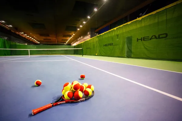 Детские ракетки и мячи Tennis 10s на корте